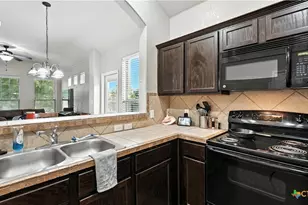 557 Creekside Cir, New Braunfels, TX 78130 - Photo 12