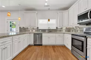 3330 Charleston Ln, Cibolo, TX 78108 - Photo 10