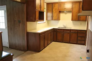 1610 Bexar Ave, Victoria, TX 77901 - Photo 12