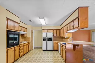 517 Maplewood Dr, Victoria, TX 77901 - Photo 18