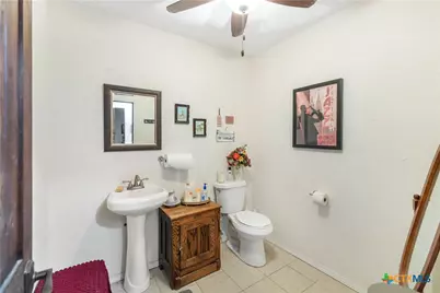 592 Dagg, Yoakum, TX 77995 - Photo 12