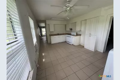 303 E Bay Avenue, Seadrift, TX 77983 - Photo 28