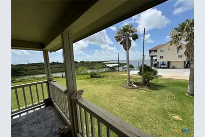 303 E Bay Avenue, Seadrift, TX 77983 - Photo 10