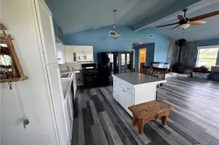 303 E Bay Ave, Seadrift, TX 77983 - Photo 12