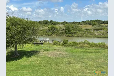 303 E Bay Avenue, Seadrift, TX 77983 - Photo 6