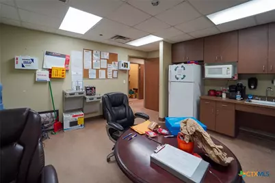 8609 Lone Tree Road, Victoria, TX 77905 - Photo 14