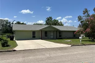 830 McGar St, New Braunfels, TX 78130 - Photo 1