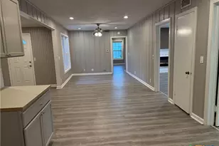 302 Smith St, Gonzales, TX 78629 - Photo 8