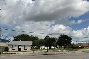 702 US Hwy 77A, Yoakum, TX 77995 - Photo 1
