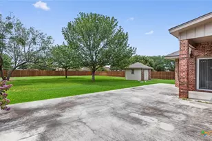 180 Castlewood Dr, Seguin, TX 78155 - Photo 20