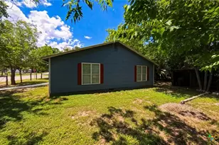 406 7th St, Bandera, TX 78003 - Photo 4