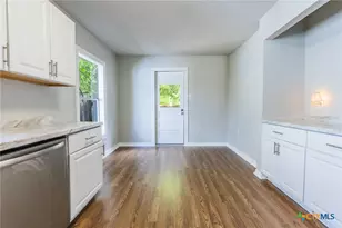 608 San Antonio Ave, Seguin, TX 78155 - Photo 10