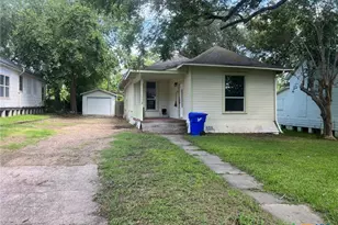 408 Hubbard St, Yoakum, TX 77995 - Photo 1