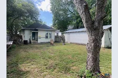 408 Hubbard Street, Yoakum, TX 77995 - Photo 18