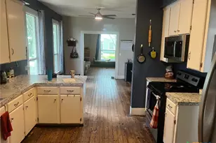 408 Hubbard St, Yoakum, TX 77995 - Photo 6