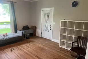 408 Hubbard St, Yoakum, TX 77995 - Photo 4