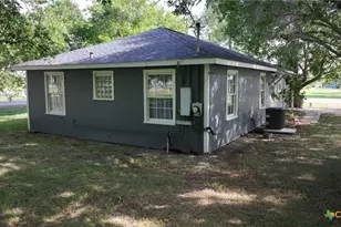 601 S 9th St, Seadrift, TX 77983 - Photo 4