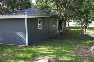 601 S 9th St, Seadrift, TX 77983 - Photo 2