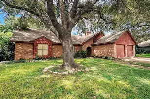 307 Bramble Bush Ln, Victoria, TX 77904 - Photo 2