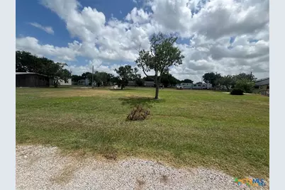 109 Susy Street, Port Lavaca, TX 77979 - Photo 2