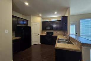 292 Rosalie Dr, New Braunfels, TX 78130 - Photo 4