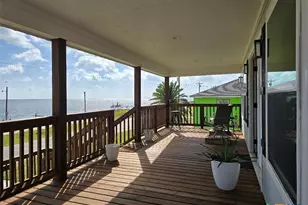 256 S Ocean Dr, Port Lavaca, TX 77979 - Photo 1