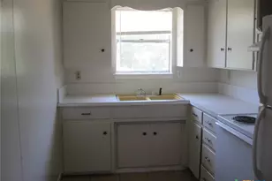 305 E Avenue A, Copperas Cove, TX 76522 - Photo 4