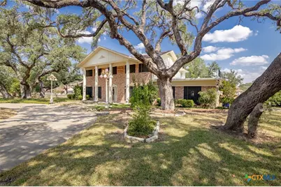 1101 Clark Street, Yoakum, TX 77995 - Photo 6