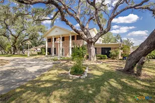 1101 Clark St, Yoakum, TX 77995 - Photo 6