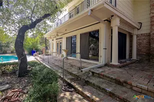 1101 Clark St, Yoakum, TX 77995 - Photo 40