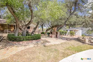 1101 Clark St, Yoakum, TX 77995 - Photo 42