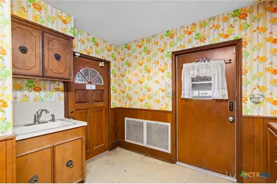 1101 Clark Street, Yoakum, TX 77995 - Photo 20