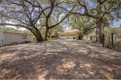 1101 Clark Street, Yoakum, TX 77995 - Photo 44