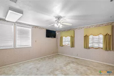 1101 Clark Street, Yoakum, TX 77995 - Photo 32