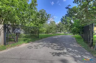 1155 Ethel, Seguin, TX 78155 - Photo 4