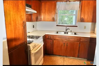 141 Jackson, Elgin, TX 78621 - Photo 14