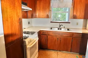 141 Jackson, Elgin, TX 78621 - Photo 14