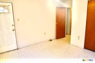 141 Jackson, Elgin, TX 78621 - Photo 26