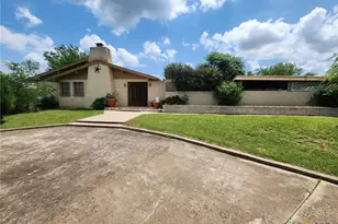 601 N Rhomberg St, Burnet, TX 78611 - Photo 1