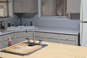 601 N Rhomberg St, Burnet, TX 78611 - Photo 16