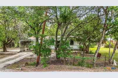 137 Columbia Circle, San Marcos, TX 78666 - Photo 2