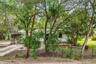 137 Columbia Cir, San Marcos, TX 78666 - Photo 2