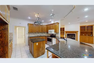 234 Lakeview Drive, Victoria, TX 77905 - Photo 8