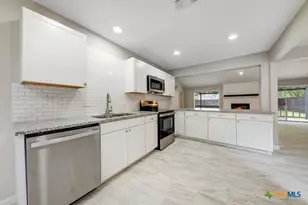 627 Summerwood Dr, New Braunfels, TX 78130 - Photo 10