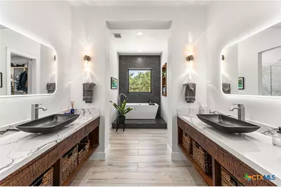 690 Kings Point Drive, Canyon Lake, TX 78133 - Photo 16