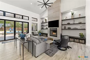 690 Kings Point Dr, Canyon Lake, TX 78133 - Photo 4