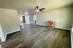 1710 Saunders St, Gatesville, TX 76528 - Photo 4