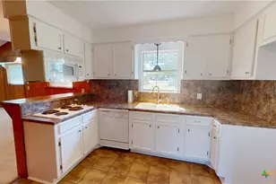 221 Oleander Ave, Tivoli, TX 77990 - Photo 10