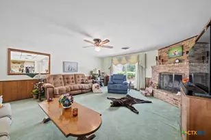 699 Floral Ave, New Braunfels, TX 78130 - Photo 10