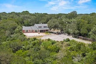 699 Floral Ave, New Braunfels, TX 78130 - Photo 2